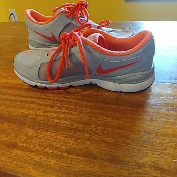 Gray and coral Nike Tennis Shoes RUN SMALL - Picture 3 of 5